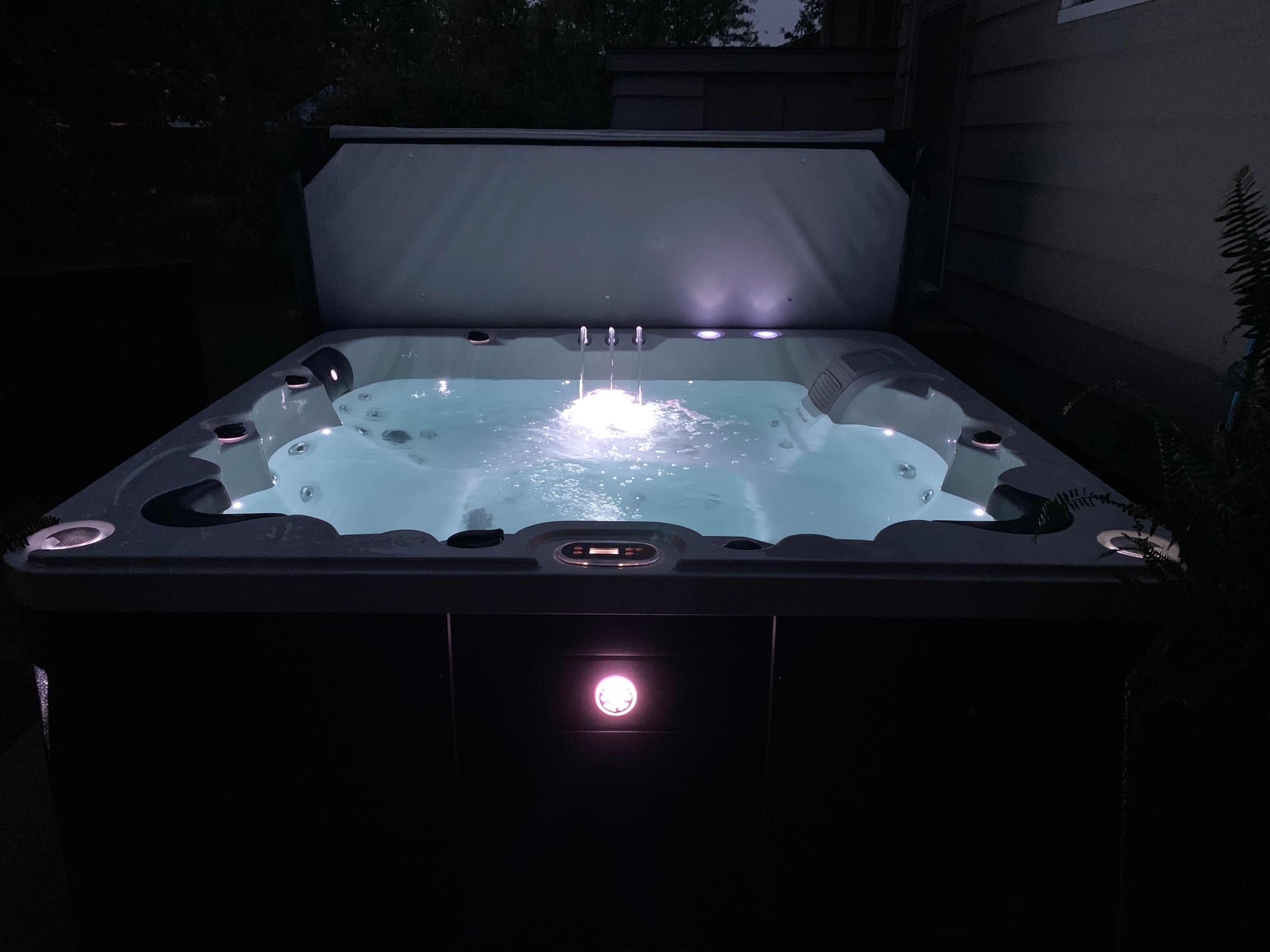 Liberty Spas LYS6000 Luxury 240V 6 Person Hot Tub